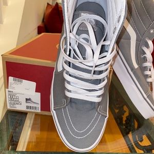 👟 VANS....Brand NEW, NEVER worn👟